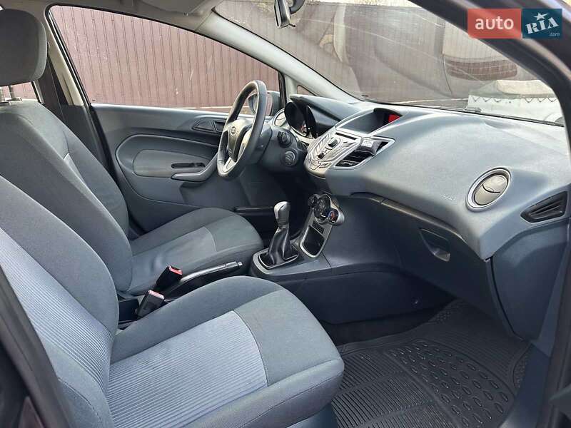 Хэтчбек Ford Fiesta 2011 в Черновцах