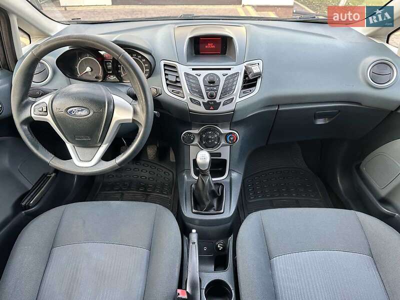 Хэтчбек Ford Fiesta 2011 в Черновцах