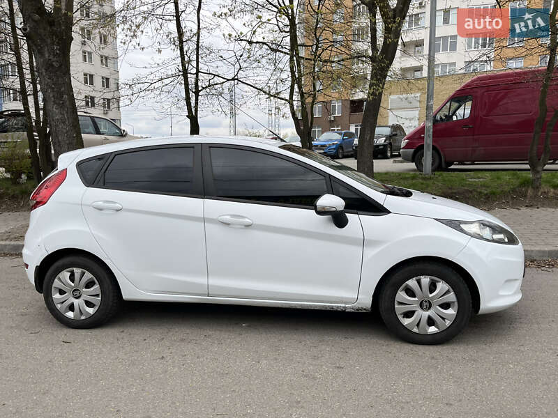 Хэтчбек Ford Fiesta 2012 в Киеве