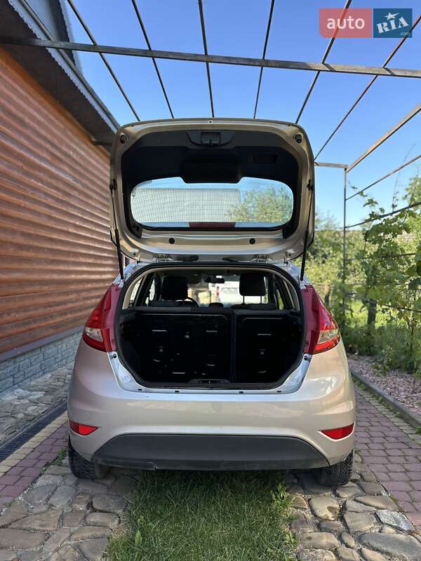 Хетчбек Ford Fiesta 2010 в Косові фото 12 Хетчбек Ford Fiesta 2010 в Косові