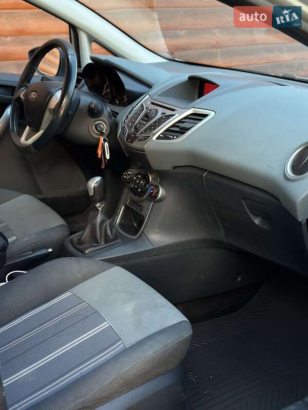 Хетчбек Ford Fiesta 2010 в Косові фото 15 Хетчбек Ford Fiesta 2010 в Косові