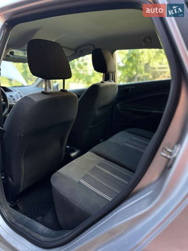 Хетчбек Ford Fiesta 2010 в Косові фото 24 Хетчбек Ford Fiesta 2010 в Косові