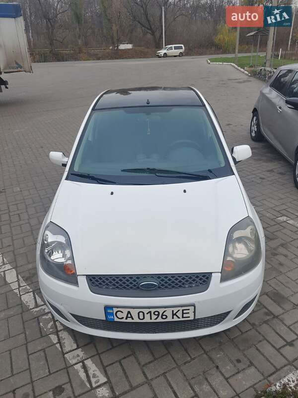 Хэтчбек Ford Fiesta 2007 в Золотоноше
