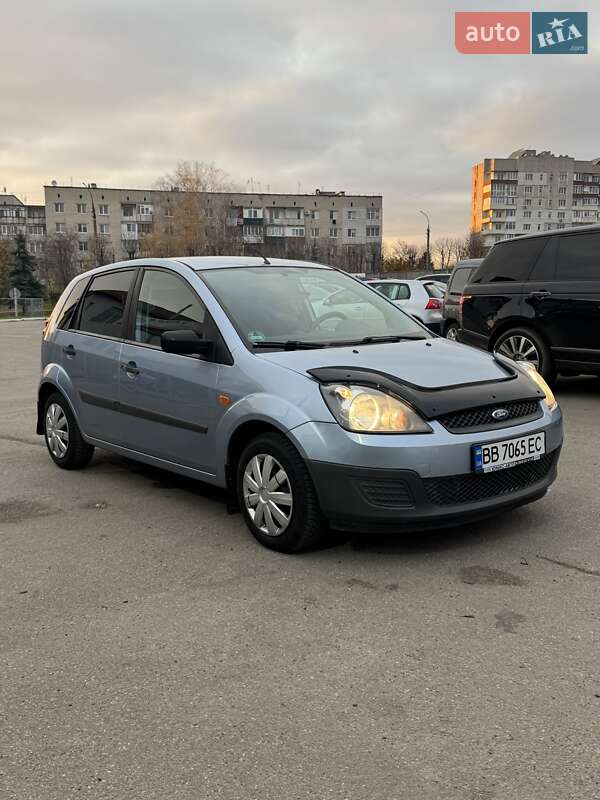 Хэтчбек Ford Fiesta 2007 в Каменке