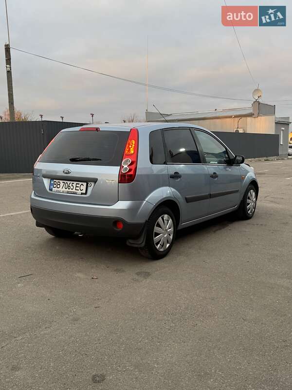 Хэтчбек Ford Fiesta 2007 в Каменке