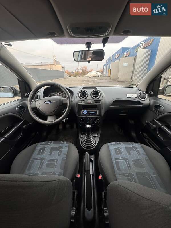Хэтчбек Ford Fiesta 2007 в Каменке