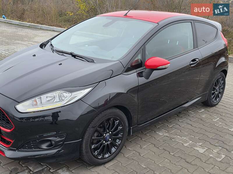 Хэтчбек Ford Fiesta 2015 в Ирпене