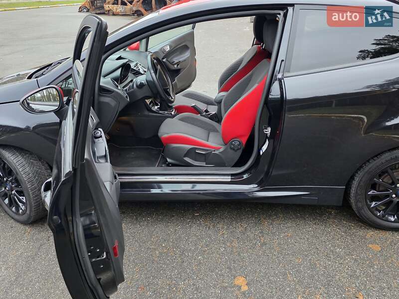 Хэтчбек Ford Fiesta 2015 в Ирпене