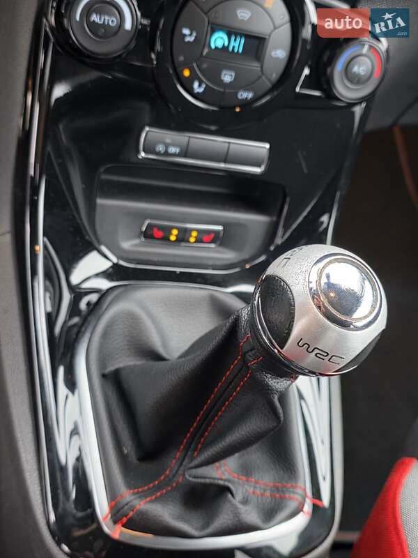 Хэтчбек Ford Fiesta 2015 в Ирпене