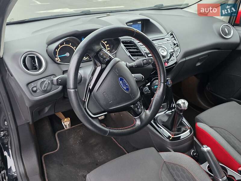 Хэтчбек Ford Fiesta 2015 в Ирпене