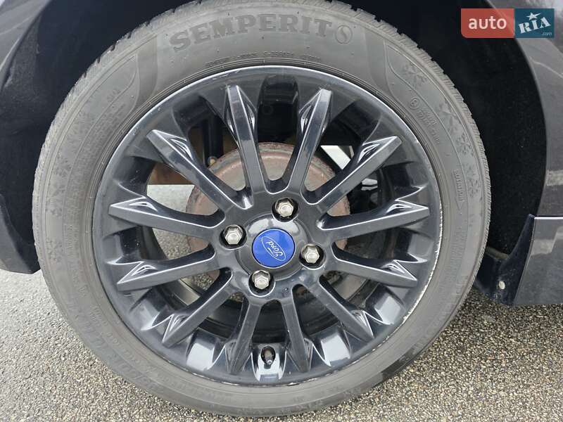 Хэтчбек Ford Fiesta 2015 в Ирпене