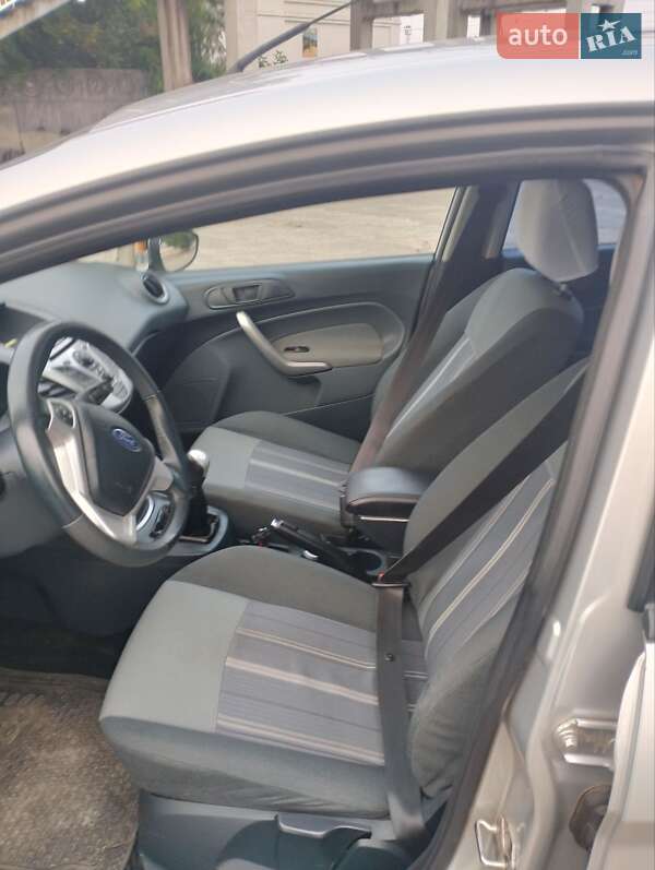 Хэтчбек Ford Fiesta 2010 в Верхнеднепровске