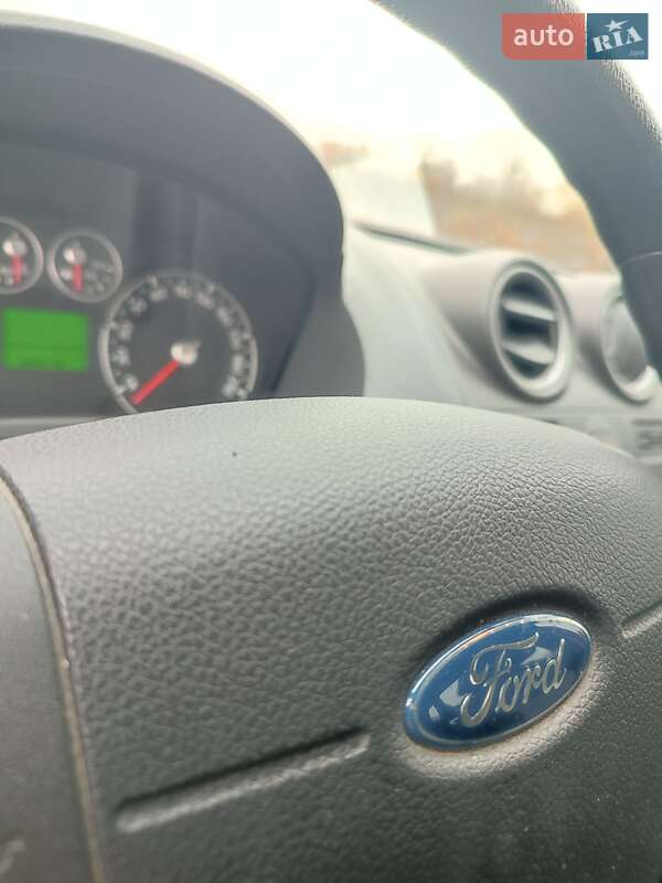 Хэтчбек Ford Fiesta 2008 в Киеве