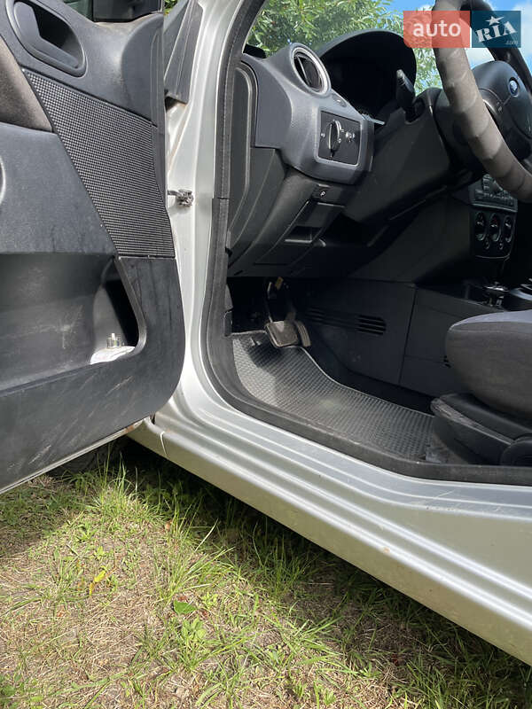 Седан Ford Fiesta 2008 в Миронівці