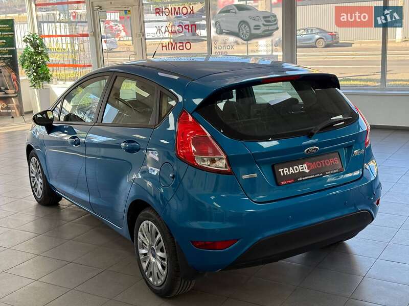 Хэтчбек Ford Fiesta 2015 в Киеве