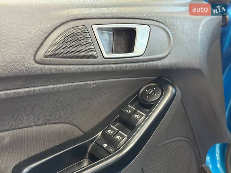 Хэтчбек Ford Fiesta 2015 в Киеве