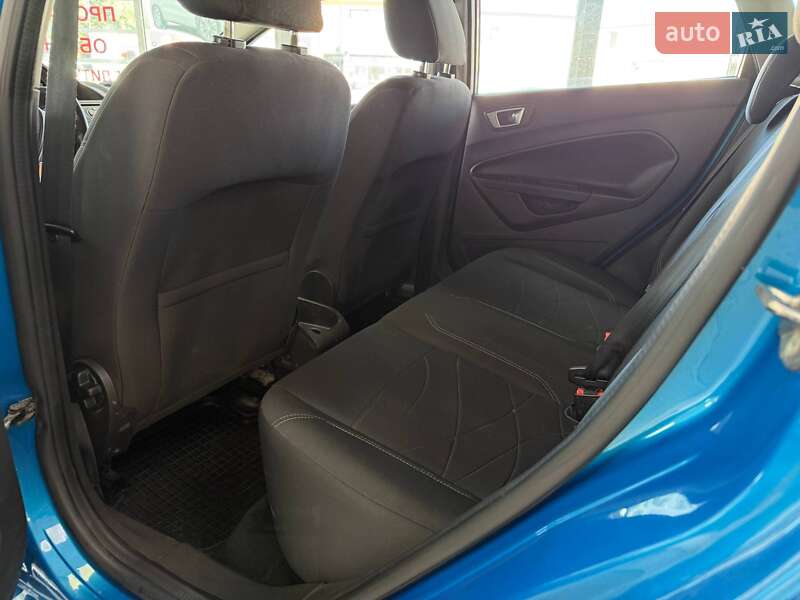Хэтчбек Ford Fiesta 2015 в Киеве