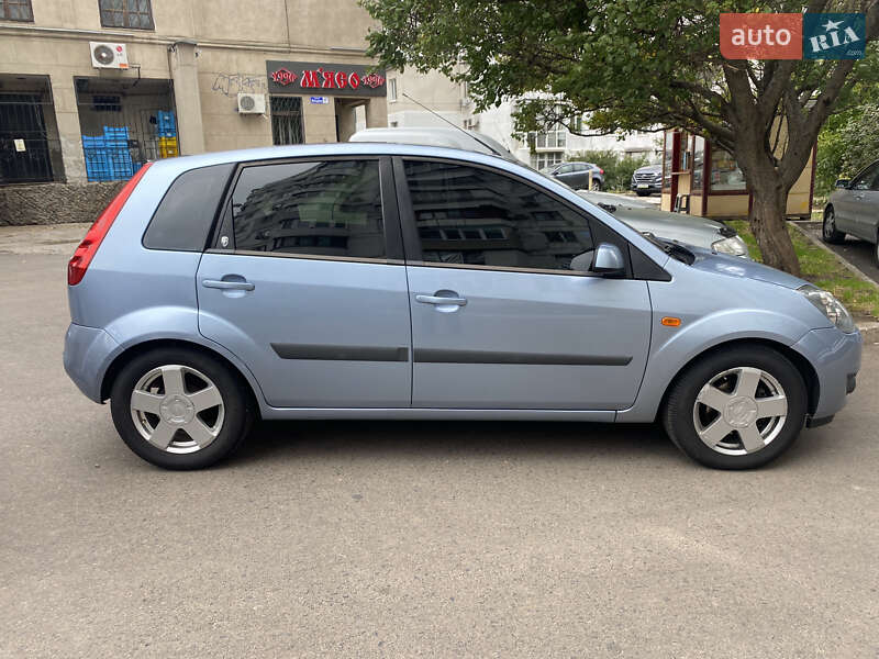 Хэтчбек Ford Fiesta 2006 в Одессе