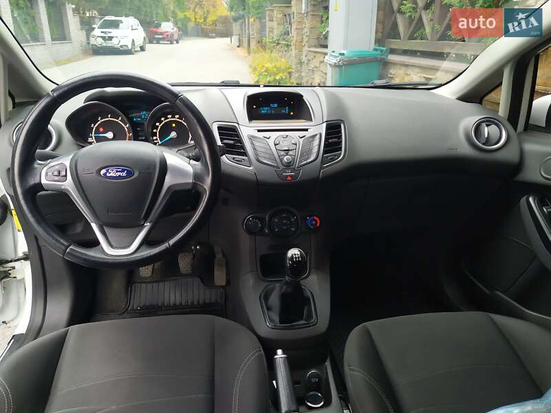 Хетчбек Ford Fiesta 2016 в Києві фото 5 Хетчбек Ford Fiesta 2016 в Києві
