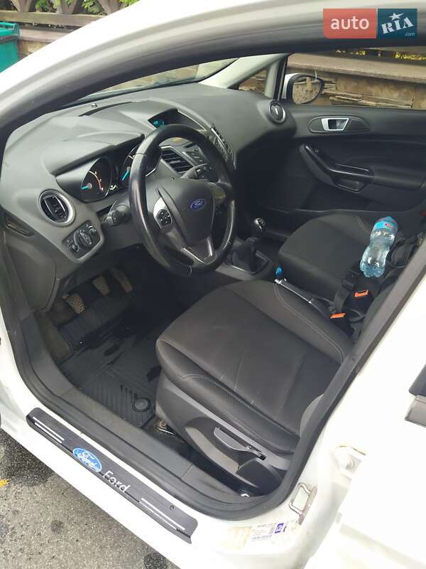 Хетчбек Ford Fiesta 2016 в Києві фото 6 Хетчбек Ford Fiesta 2016 в Києві