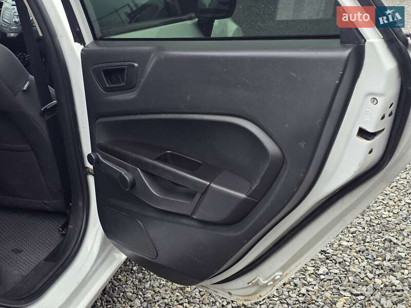 Седан Ford Fiesta 2016 в Тернополі фото 24 Седан Ford Fiesta 2016 в Тернополі