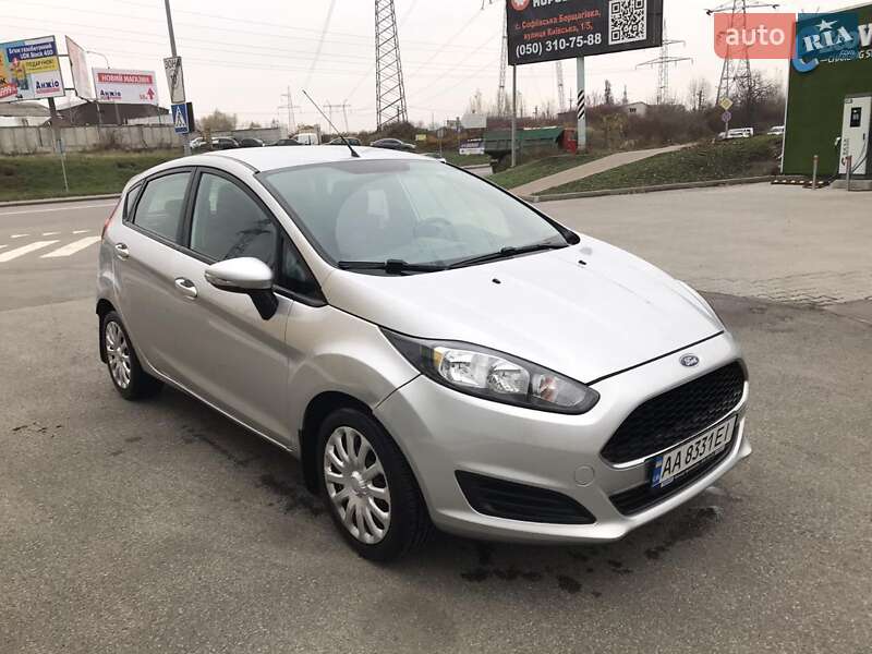 Седан Ford Fiesta 2016 в Киеве