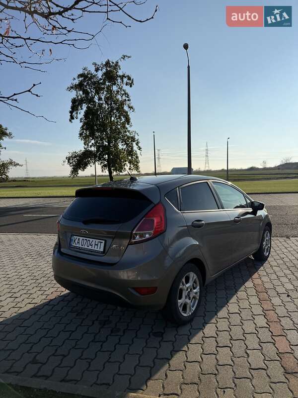 Хэтчбек Ford Fiesta 2013 в Мукачево
