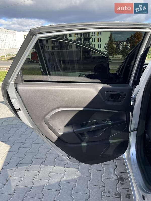 Седан Ford Fiesta 2017 в Львові