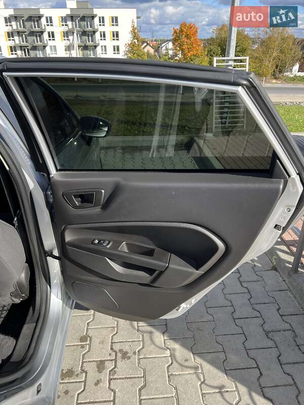 Седан Ford Fiesta 2017 в Львові