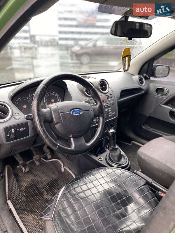 Хэтчбек Ford Fiesta 2006 в Киеве