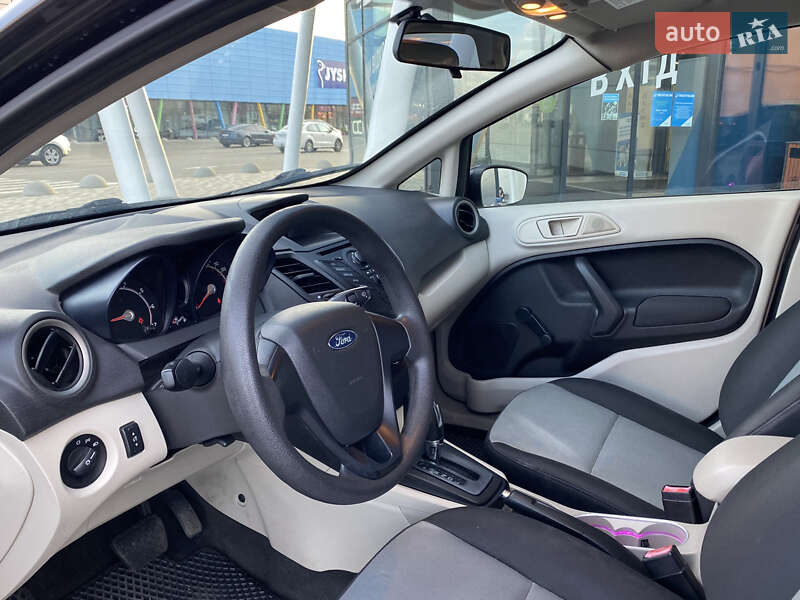 Седан Ford Fiesta 2013 в Києві