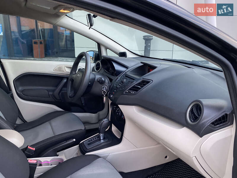 Седан Ford Fiesta 2013 в Києві