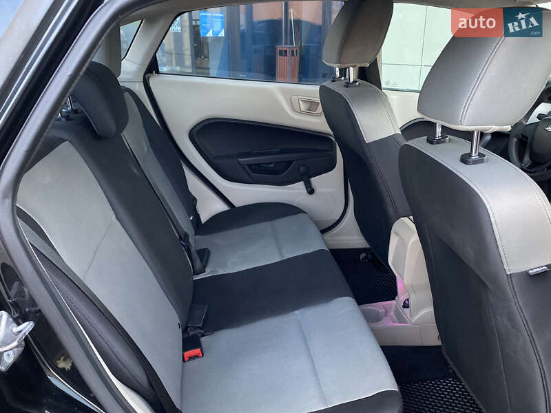 Седан Ford Fiesta 2013 в Києві