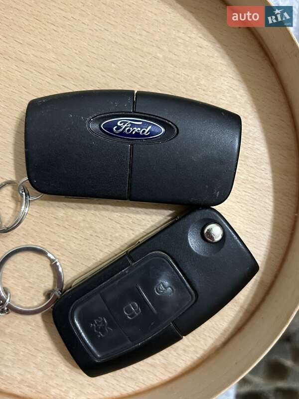 Хэтчбек Ford Fiesta 2015 в Днепре