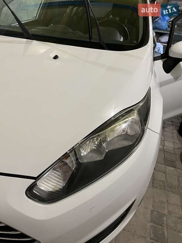 Хэтчбек Ford Fiesta 2015 в Днепре