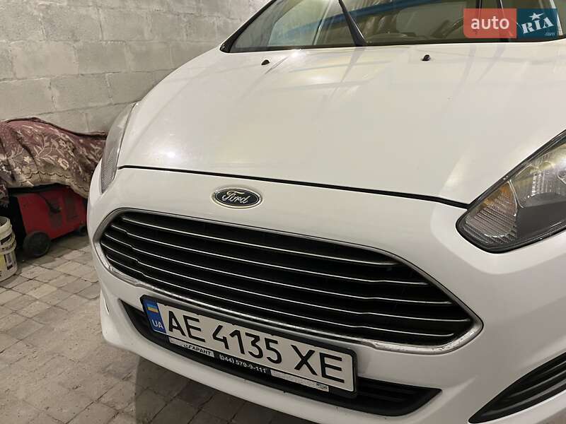 Хэтчбек Ford Fiesta 2015 в Днепре