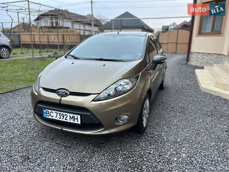 Хэтчбек Ford Fiesta 2011 в Мукачево