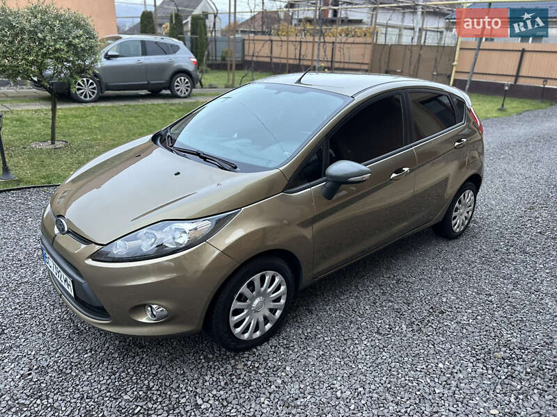 Хэтчбек Ford Fiesta 2011 в Мукачево