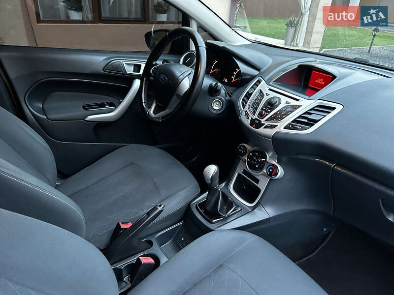 Хэтчбек Ford Fiesta 2011 в Мукачево