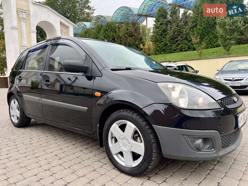Хетчбек Ford Fiesta 2008 в Острозі