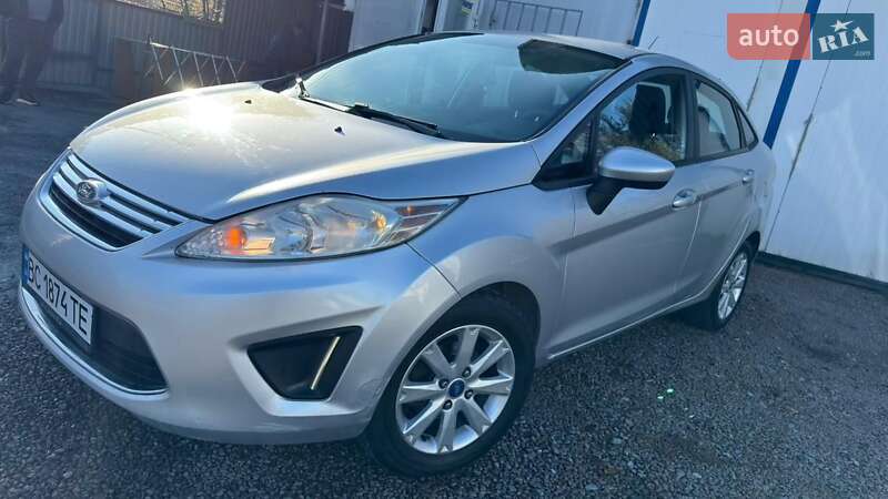 Седан Ford Fiesta 2011 в Львові