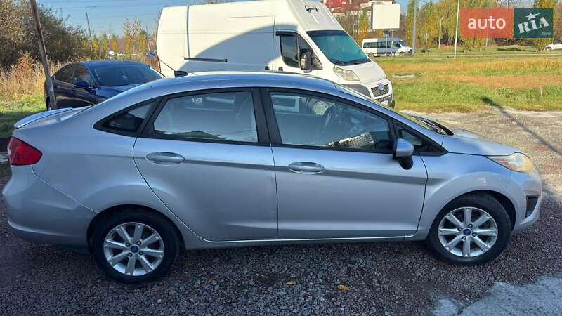 Седан Ford Fiesta 2011 в Львові