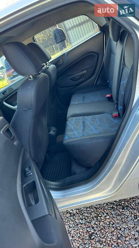 Седан Ford Fiesta 2011 в Львові