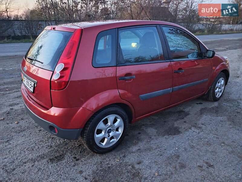 Хетчбек Ford Fiesta 2006 в Старій Синяві