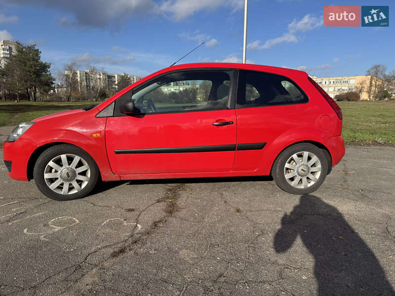 Хетчбек Ford Fiesta 2006 в Горішніх Плавнях