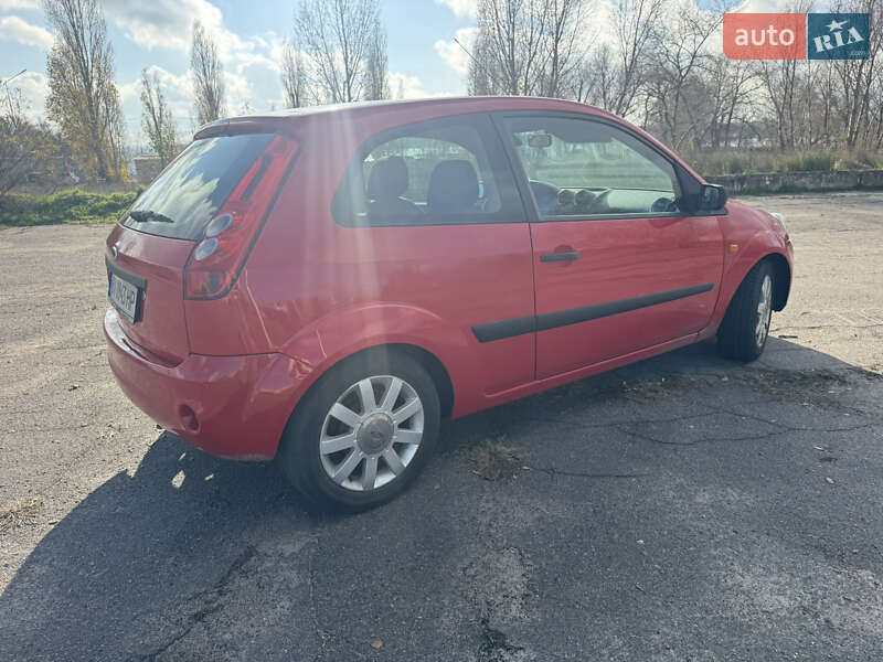 Хетчбек Ford Fiesta 2006 в Горішніх Плавнях