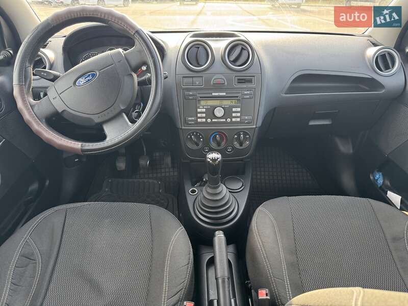 Хетчбек Ford Fiesta 2008 в Дніпрі