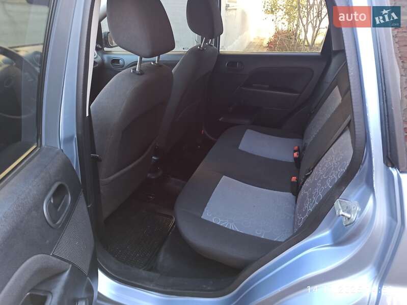 Хэтчбек Ford Fiesta 2006 в Здолбунове