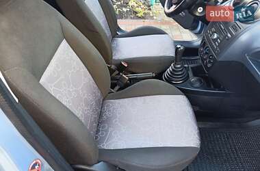 Хэтчбек Ford Fiesta 2006 в Здолбунове
