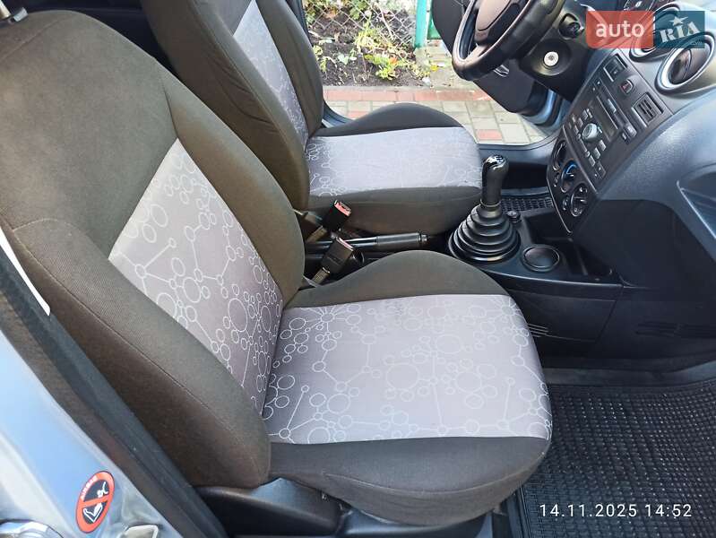 Хэтчбек Ford Fiesta 2006 в Здолбунове